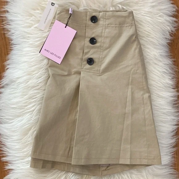 Avec Les Filles Pleated Preppy Mini Skirt in Safari Khaki - Picture 11 of 13
